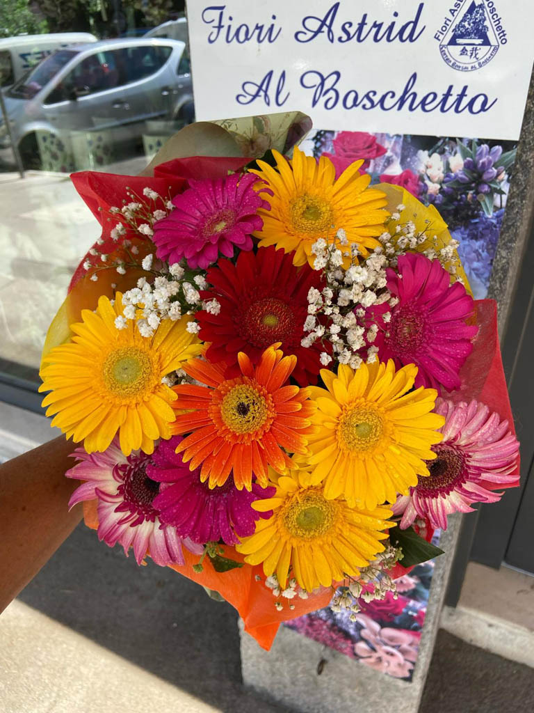 Festa della mamma: bouquet con gerbere assortite